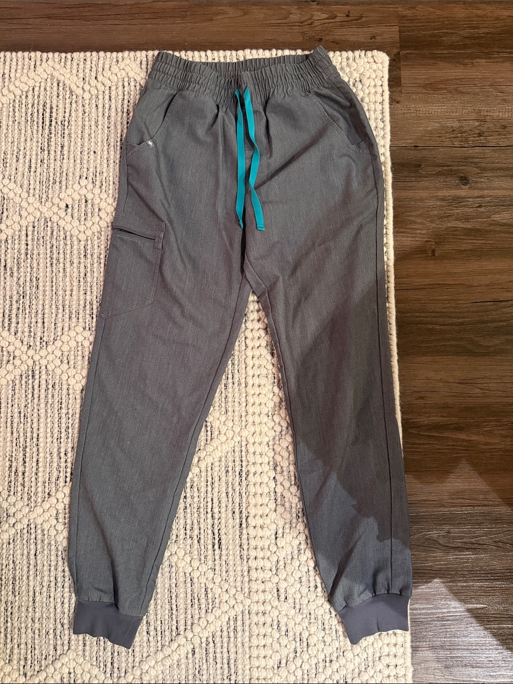 FIGS women’s Gray Jogger Pants - size small / tall